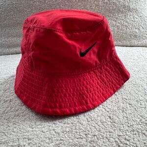 Nike UPF 40+ Sun Bucket Hat in Red